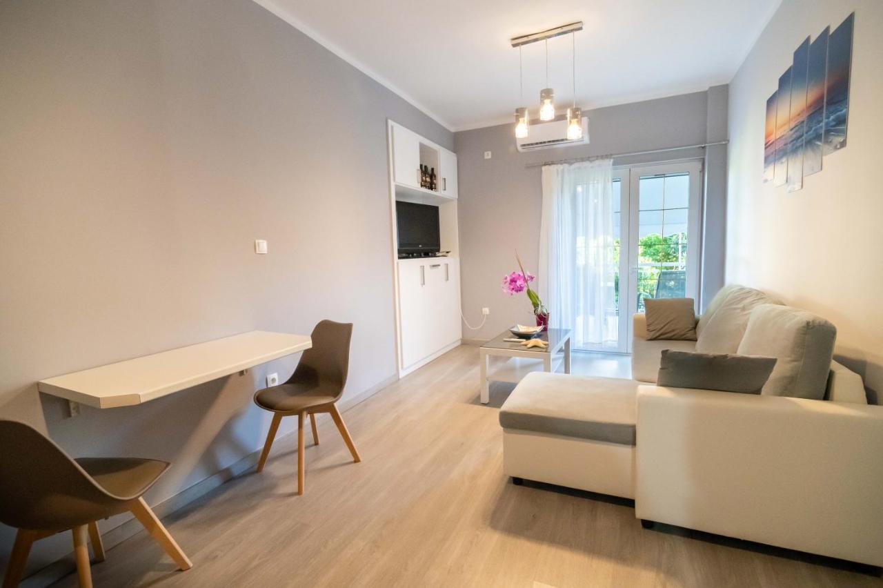 Lux Apartment Preveza Bagian luar foto
